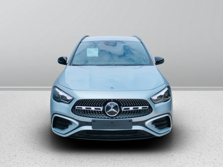 2 - Mercedes-Benz GLA 200 d automatic