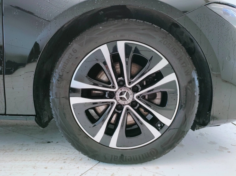 8 - Mercedes-Benz CLA Shooting Brake 180 d Advanced auto