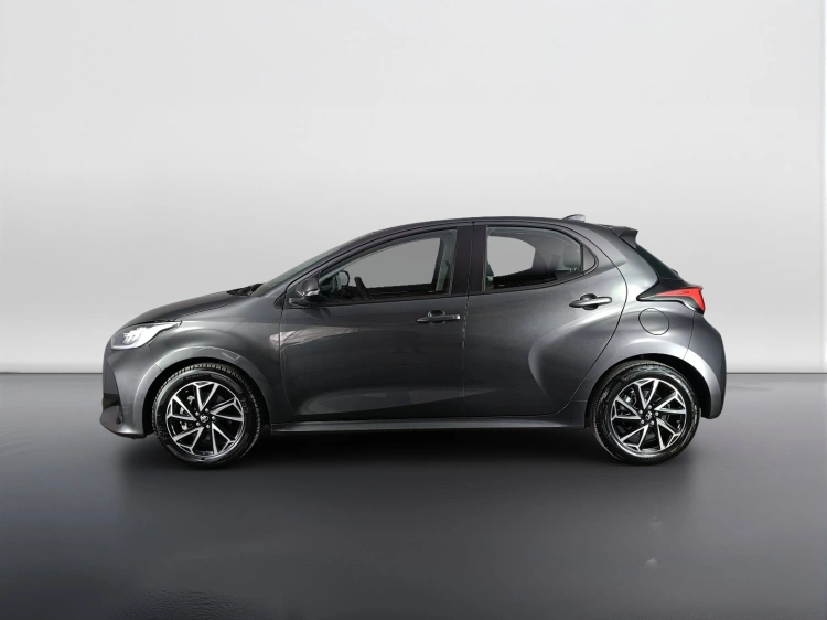 6 - Toyota Yaris Yaris 1.5h Trend