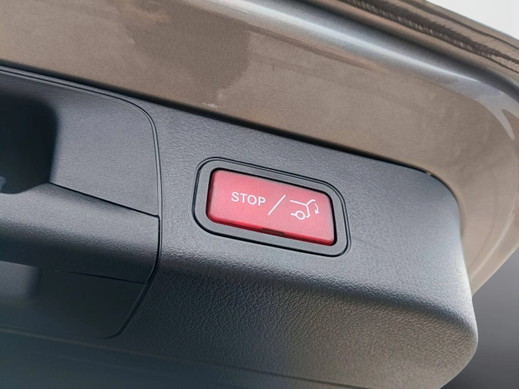 14 - Mercedes-Benz EQB 250+