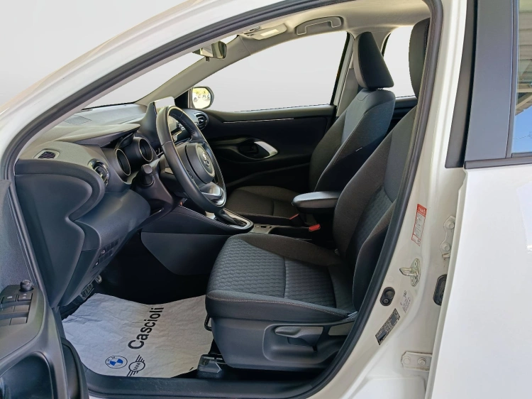 8 - Toyota Yaris Yaris 1.5h Trend