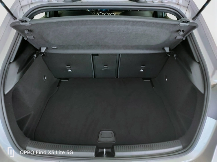 11 - Mercedes-Benz Classe A 180 d Sport auto