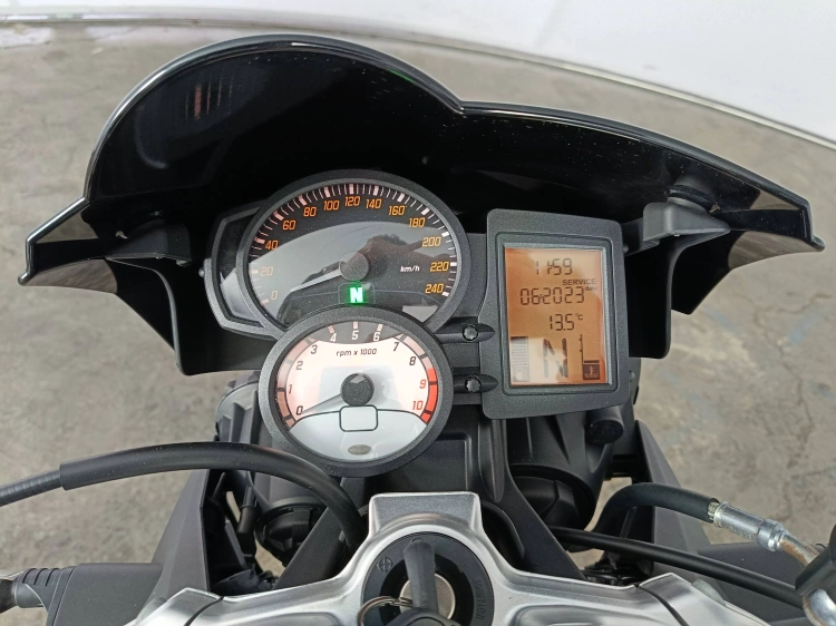 9 - BMW Motorrad R F 800 R