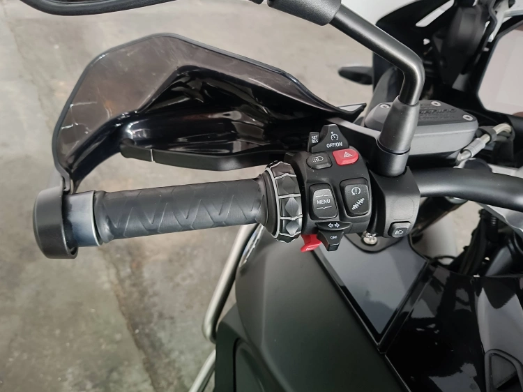 6 - BMW Motorrad GS r1250gs adventure triple black