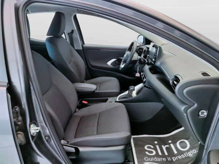 12 - Toyota Yaris Yaris 1.5h Trend