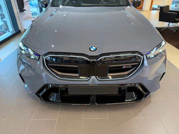 8 - BMW M M5 M5 Touring