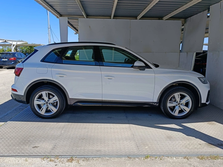 6 - Audi Q5 Audi Q5  40 2.0 tdi mhev 12v business advanced quattro s-tro