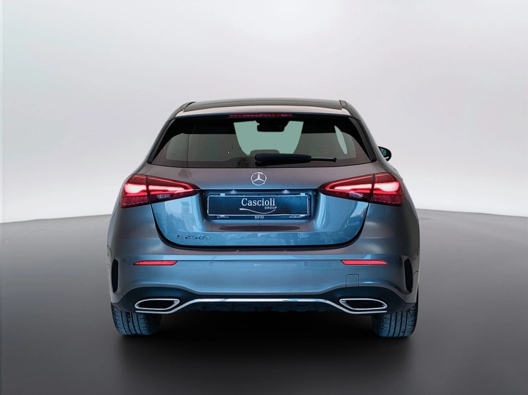 5 - Mercedes-Benz Classe A 250 e con tecnologia ibrida EQ