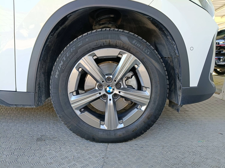 19 - BMW X1 X1 sdrive18d X-Line auto