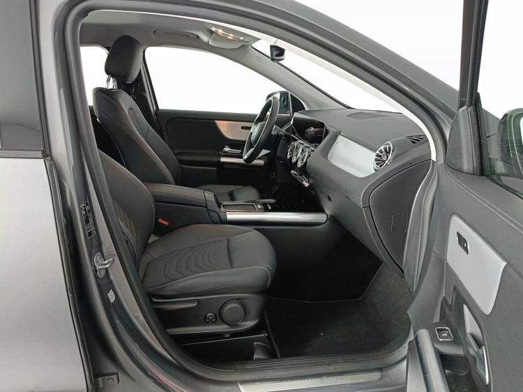 11 - Mercedes-Benz GLA 180 d Progressive Advanced Plus auto