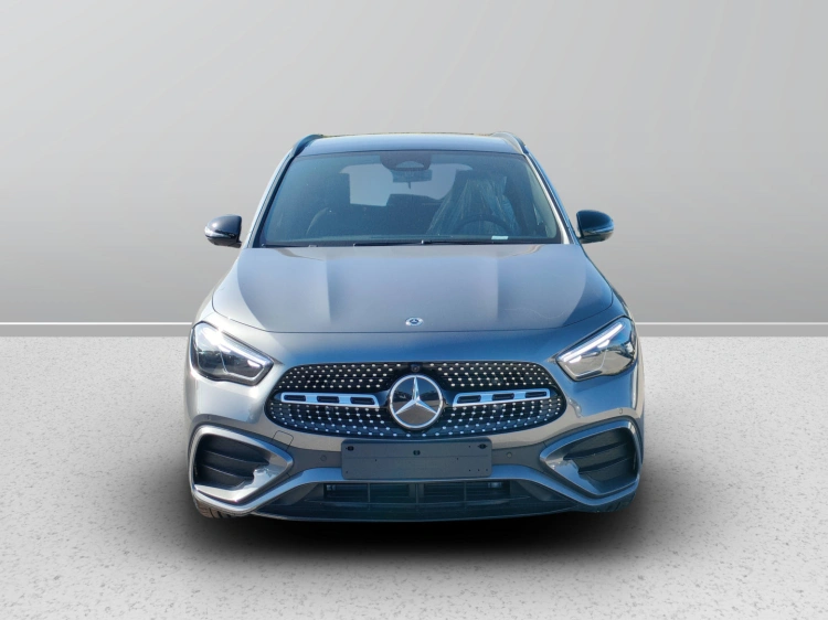 2 - Mercedes-Benz GLA 200 d automatic