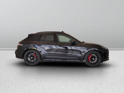 7 - Porsche Macan Cascioli Group