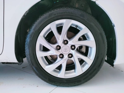 8 - Toyota Auris Cascioli Group