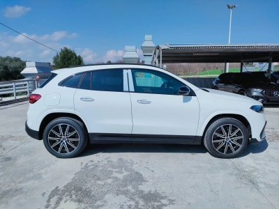 7 - Mercedes-Benz EQA Cascioli Group
