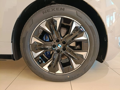 6 - BMW IX Cascioli Group