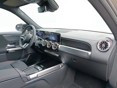 10 - Mercedes-Benz EQB Cascioli Group