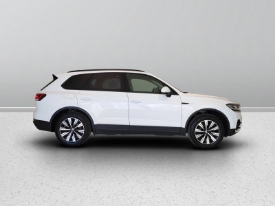 7 - Volkswagen Touareg Cascioli Group