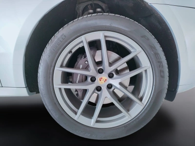10 - Porsche Macan Cascioli Group