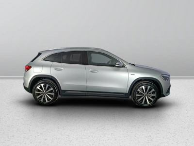 6 - Mercedes-Benz GLA Cascioli Group