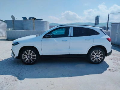 3 - Mercedes-Benz EQA Cascioli Group