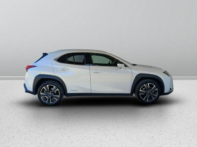3 - Lexus UX 2019 Cascioli Group