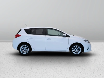 7 - Toyota Auris Cascioli Group