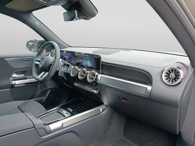 10 - Mercedes-Benz EQB Cascioli Group