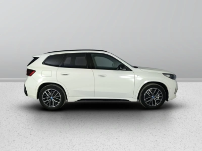 3 - BMW iX1 Cascioli Group