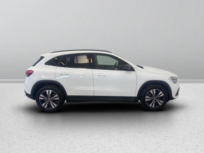 7 - Mercedes-Benz GLA Cascioli Group