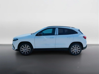 3 - Mercedes-Benz EQA Cascioli Group