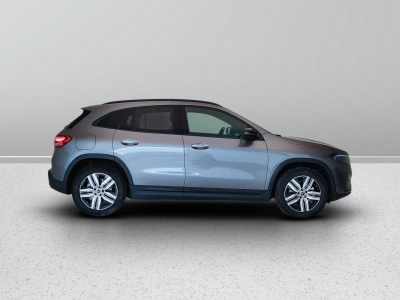 7 - Mercedes-Benz EQA Cascioli Group