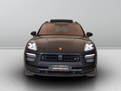 2 - Porsche Macan Cascioli Group