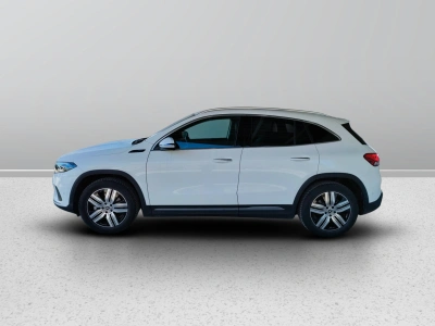 3 - Mercedes-Benz EQA Cascioli Group