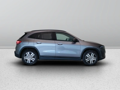 7 - Mercedes-Benz EQA Cascioli Group