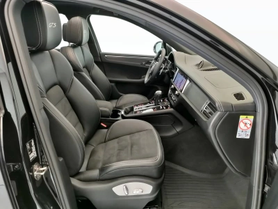 10 - Porsche Macan Cascioli Group