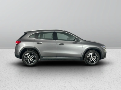 3 - Mercedes-Benz GLA Cascioli Group