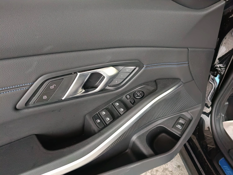 14 - BMW Serie 3 320d Touring mhev 48V Msport xdrive auto