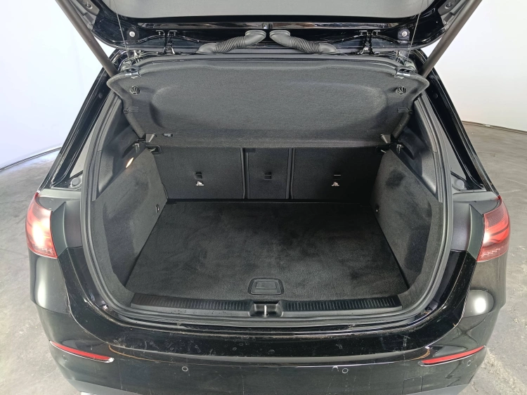 15 - Mercedes-Benz Classe B 180 d AMG Line Premium auto