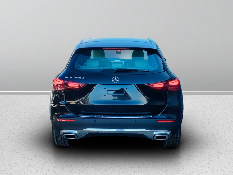 4 - Mercedes-Benz GLA 200 d automatic