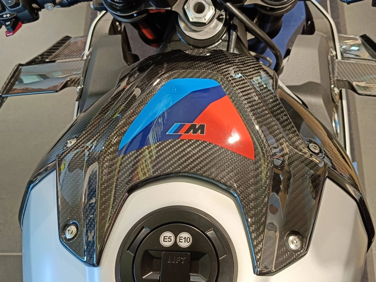 7 - BMW Motorrad R M 1000 R