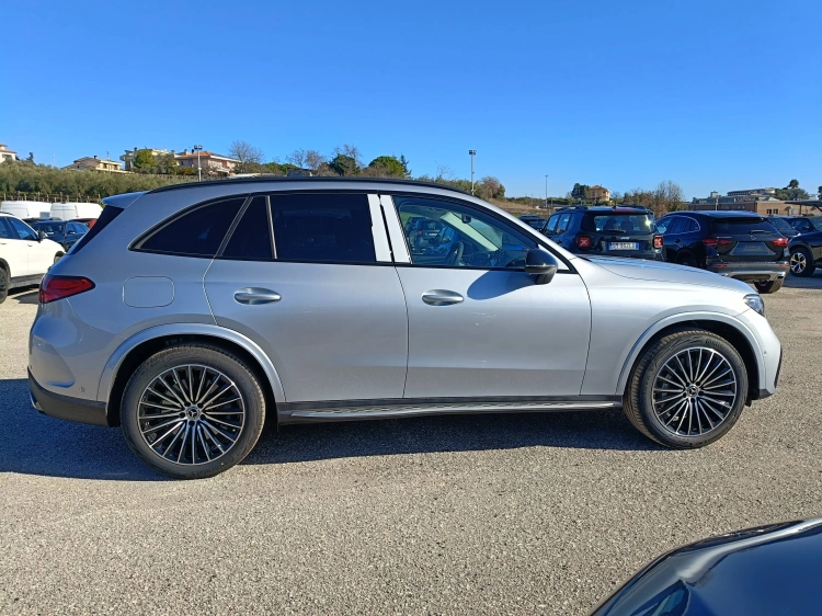 6 - Mercedes-Benz GLC 300 de 4MATIC