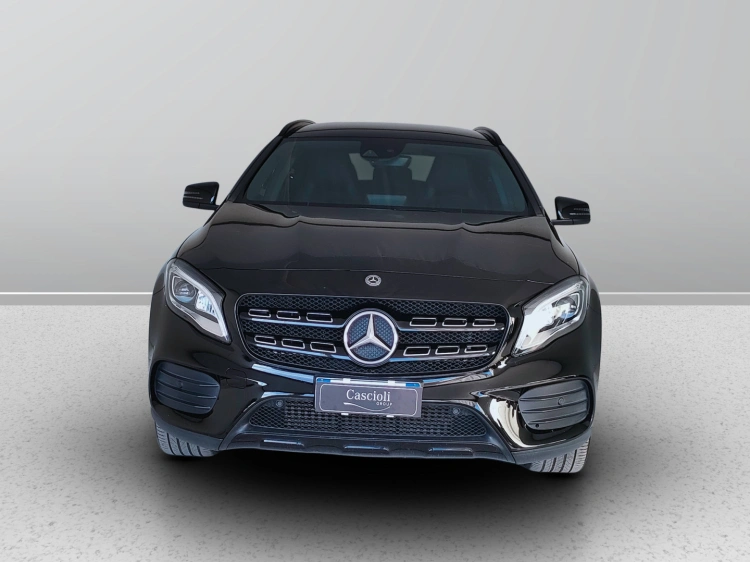 2 - Mercedes-Benz GLA 200 d Premium 4matic auto