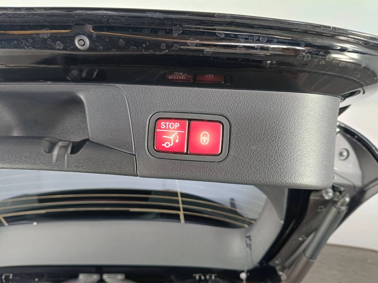 16 - Mercedes-Benz Classe B 180 d AMG Line Premium auto