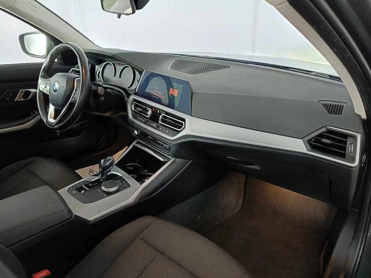 11 - BMW Serie 3 320d Touring mhev 48V xdrive auto