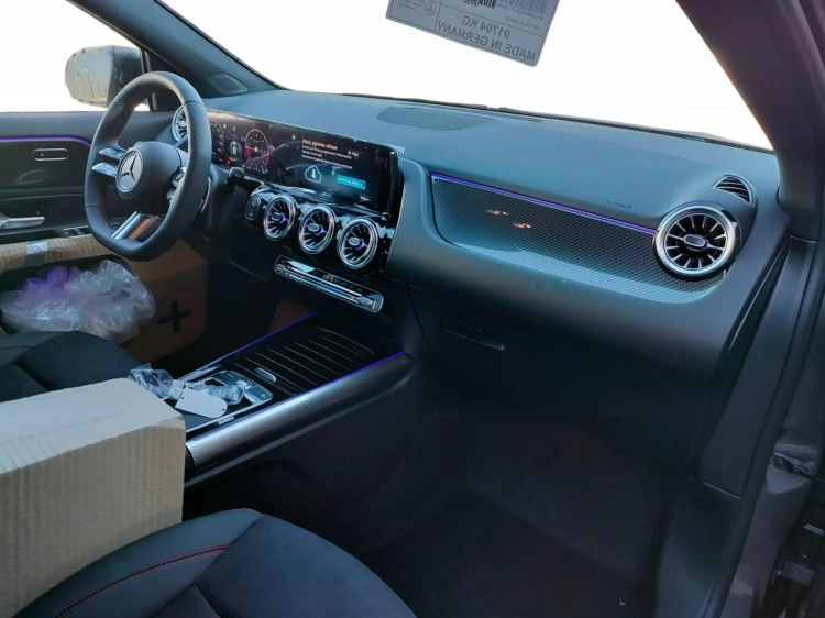 11 - Mercedes-Benz GLA 200 d automatic