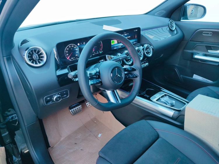 11 - Mercedes-Benz GLA 200 d Automatic 4MATIC