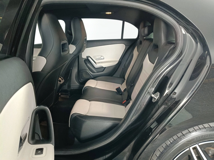9 - Mercedes-Benz Classe A 180 d Premium