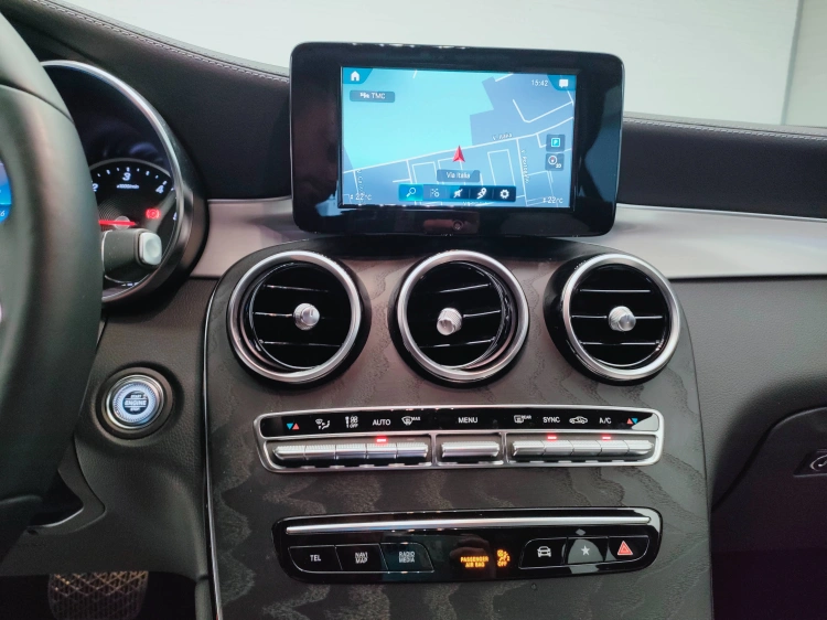 15 - Mercedes-Benz GLC 220 d Business 4matic auto