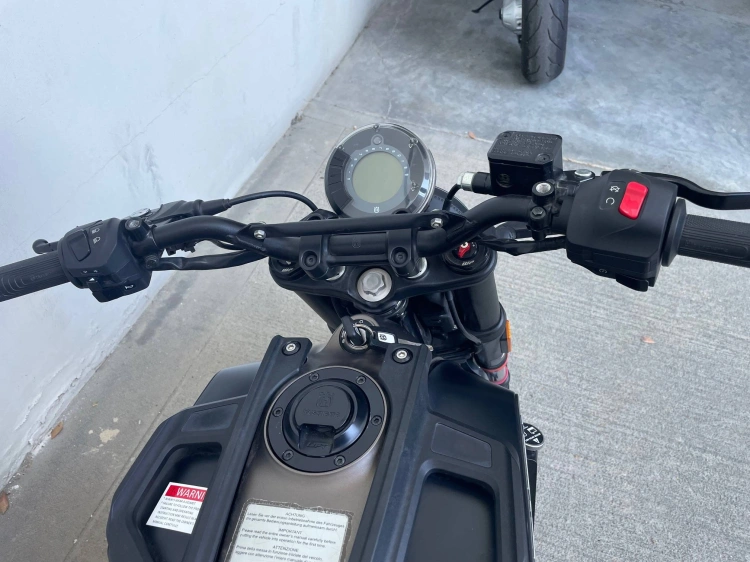 4 - Husqvarna Svartpilen Svartpilen 401 4T my22