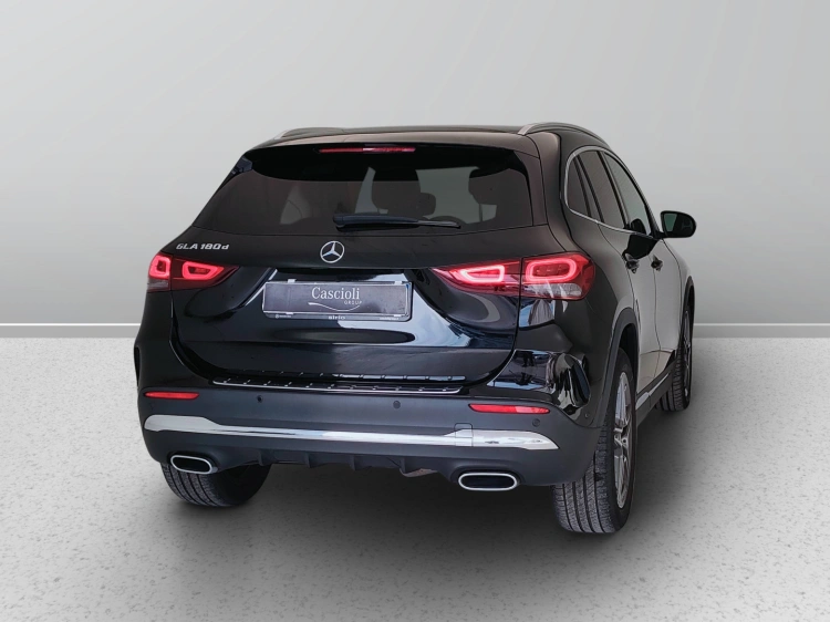 6 - Mercedes-Benz GLA 180 d Premium auto